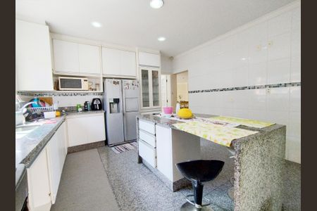 Casa à venda com 446m², 4 quartos e 12 vagas Casa à venda com 446m², 4 quartos e 12 vagasCozinha