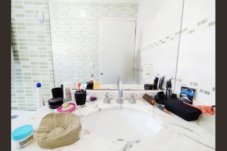 Casa à venda com 446m², 4 quartos e 12 vagas Casa à venda com 446m², 4 quartos e 12 vagasBanheiro da Suíte 2