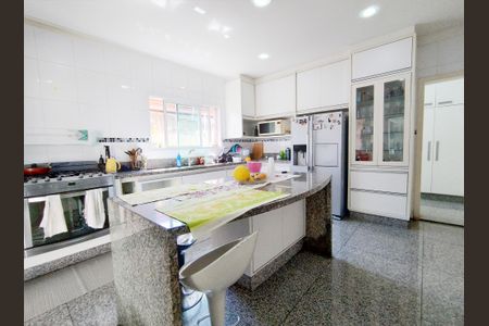 Casa à venda com 446m², 4 quartos e 12 vagas Casa à venda com 446m², 4 quartos e 12 vagasCozinha