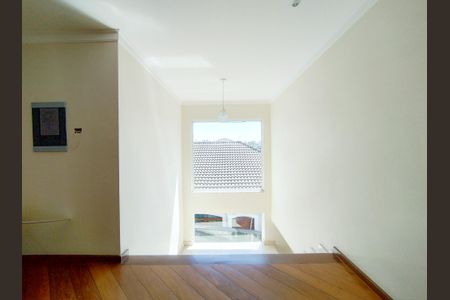 Casa à venda com 446m², 4 quartos e 12 vagas Casa à venda com 446m², 4 quartos e 12 vagasEscada