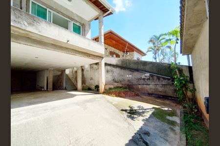 Casa à venda com 446m², 4 quartos e 12 vagas Casa à venda com 446m², 4 quartos e 12 vagasQuintal