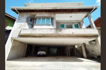 Casa à venda com 446m², 4 quartos e 12 vagas Casa à venda com 446m², 4 quartos e 12 vagasFachada