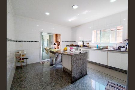 Casa à venda com 446m², 4 quartos e 12 vagas Casa à venda com 446m², 4 quartos e 12 vagasCozinha