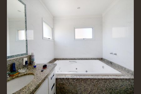 Casa à venda com 446m², 4 quartos e 12 vagas Casa à venda com 446m², 4 quartos e 12 vagasBanheiro da Suíte 4