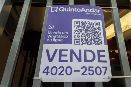 Casa à venda com 160m², 3 quartos e 2 vagas Casa à venda com 160m², 3 quartos e 2 vagasFachada