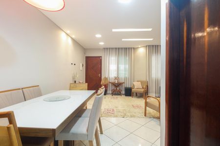 Casa à venda com 160m², 3 quartos e 2 vagas Casa à venda com 160m², 3 quartos e 2 vagasSala