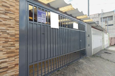 Casa à venda com 160m², 3 quartos e 2 vagas Casa à venda com 160m², 3 quartos e 2 vagasFachada