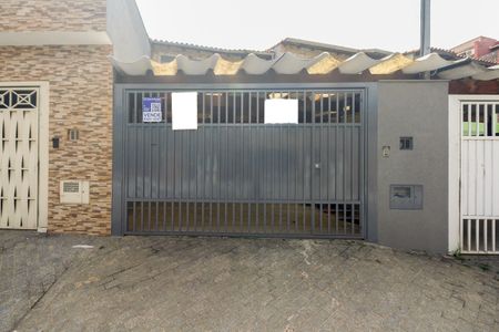 Casa à venda com 160m², 3 quartos e 2 vagas Casa à venda com 160m², 3 quartos e 2 vagasFachada