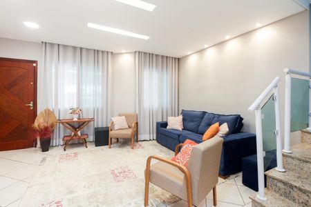 Casa à venda com 160m², 3 quartos e 2 vagas Casa à venda com 160m², 3 quartos e 2 vagasSala