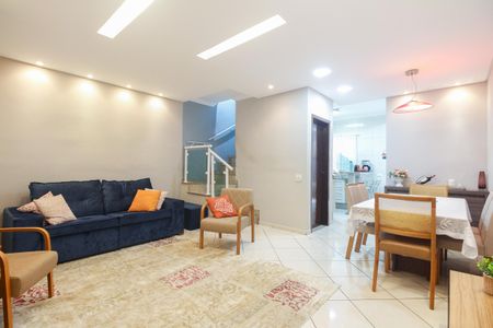 Casa à venda com 160m², 3 quartos e 2 vagas Casa à venda com 160m², 3 quartos e 2 vagasSala