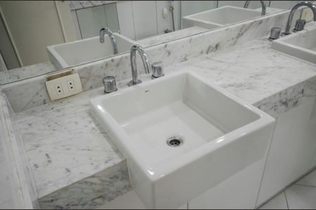 Apartamento à venda com 77m², 2 quartos e 1 vagaBanheiro