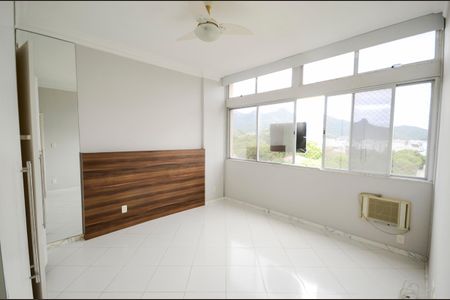 Apartamento à venda com 77m², 2 quartos e 1 vagaQuarto 2