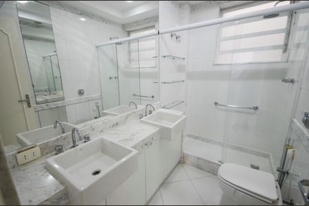 Apartamento à venda com 77m², 2 quartos e 1 vagaBanheiro