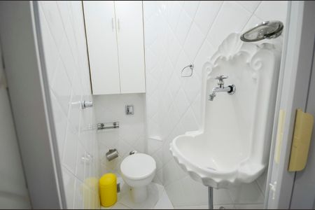 Apartamento à venda com 77m², 2 quartos e 1 vagaBanheiro de Serviço