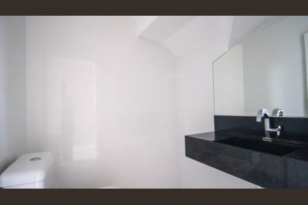 Casa de condomínio à venda com 320m², 4 quartos e 2 vagas Casa de condomínio à venda com 320m², 4 quartos e 2 vagasLavabo do Sotão