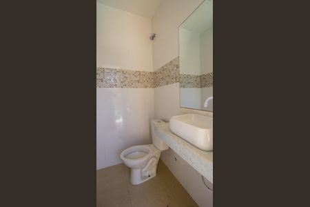 Casa de condomínio à venda com 320m², 4 quartos e 2 vagas Casa de condomínio à venda com 320m², 4 quartos e 2 vagasLavabo do Quintal