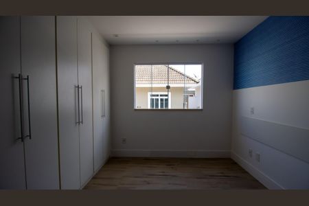 Casa de condomínio à venda com 320m², 4 quartos e 2 vagas Casa de condomínio à venda com 320m², 4 quartos e 2 vagasSuíte 4