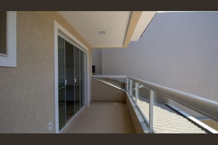 Casa de condomínio à venda com 320m², 4 quartos e 2 vagas Casa de condomínio à venda com 320m², 4 quartos e 2 vagasVaranda da Suíte 2 e 3