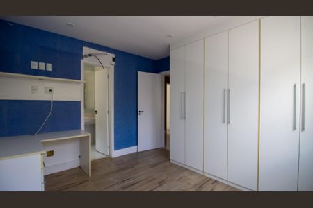 Casa de condomínio à venda com 320m², 4 quartos e 2 vagas Casa de condomínio à venda com 320m², 4 quartos e 2 vagasSuíte 4