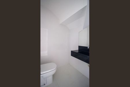 Casa de condomínio à venda com 320m², 4 quartos e 2 vagas Casa de condomínio à venda com 320m², 4 quartos e 2 vagasLavabo do Sotão