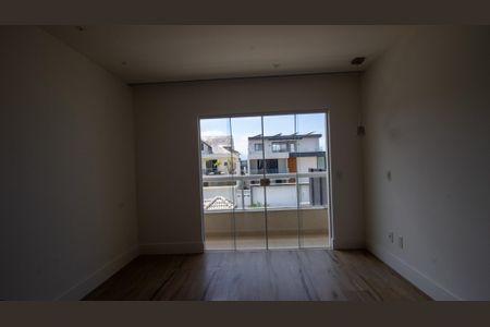 Casa de condomínio à venda com 320m², 4 quartos e 2 vagas Casa de condomínio à venda com 320m², 4 quartos e 2 vagasSuíte 2