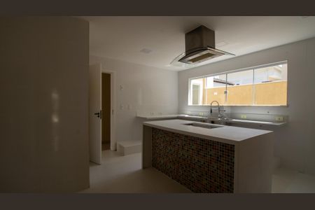 Casa de condomínio à venda com 320m², 4 quartos e 2 vagas Casa de condomínio à venda com 320m², 4 quartos e 2 vagasCozinha