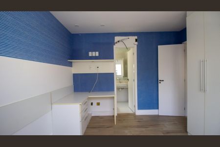 Casa de condomínio à venda com 320m², 4 quartos e 2 vagas Casa de condomínio à venda com 320m², 4 quartos e 2 vagasSuíte 4