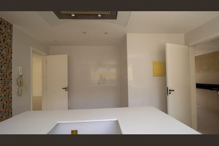 Casa de condomínio à venda com 320m², 4 quartos e 2 vagas Casa de condomínio à venda com 320m², 4 quartos e 2 vagasCozinha