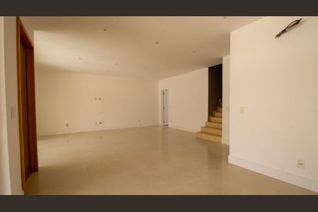 Casa de condomínio à venda com 320m², 4 quartos e 2 vagas Casa de condomínio à venda com 320m², 4 quartos e 2 vagasSala