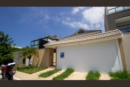 Casa de condomínio à venda com 320m², 4 quartos e 2 vagas Casa de condomínio à venda com 320m², 4 quartos e 2 vagasFachada da Casa