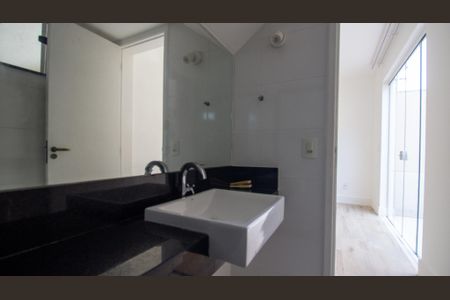 Casa de condomínio à venda com 320m², 4 quartos e 2 vagas Casa de condomínio à venda com 320m², 4 quartos e 2 vagasBanheiro da Suíte 1