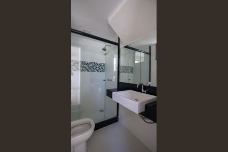 Casa de condomínio à venda com 320m², 4 quartos e 2 vagas Casa de condomínio à venda com 320m², 4 quartos e 2 vagasBanheiro da Suíte 1
