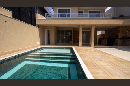 Casa de condomínio à venda com 320m², 4 quartos e 2 vagas Casa de condomínio à venda com 320m², 4 quartos e 2 vagasQuintal