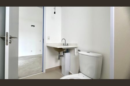 Apartamento para alugar com 195m², 4 quartos e 3 vagas Apartamento para alugar com 195m², 4 quartos e 3 vagasBanheiro da Suíte 2