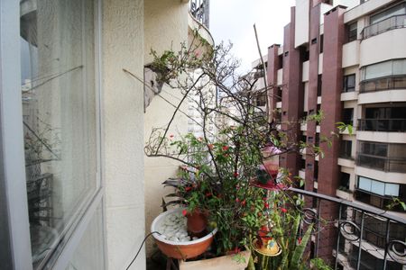 Apartamento à venda com 85m², 3 quartos e 1 vaga Apartamento à venda com 85m², 3 quartos e 1 vagaVaranda sala e Quarto 2