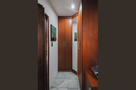 Casa à venda com 275m², 3 quartos e 2 vagasBanheiro da Suíte 2 e closet