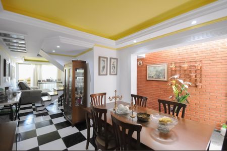 Casa à venda com 275m², 3 quartos e 2 vagasSala