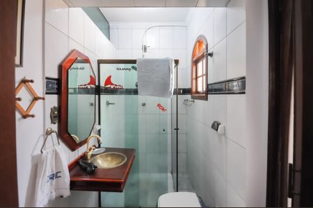 Casa à venda com 275m², 3 quartos e 2 vagasBanheiro da Suíte 2 e closet