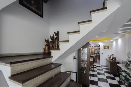 Casa à venda com 275m², 3 quartos e 2 vagasacesso aos quartos