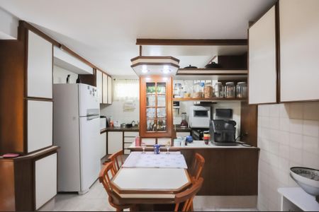 Casa à venda com 275m², 3 quartos e 2 vagasCozinha - Armários