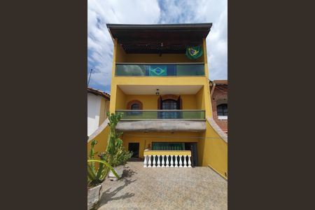 Casa à venda com 275m², 3 quartos e 2 vagasquintal - frente