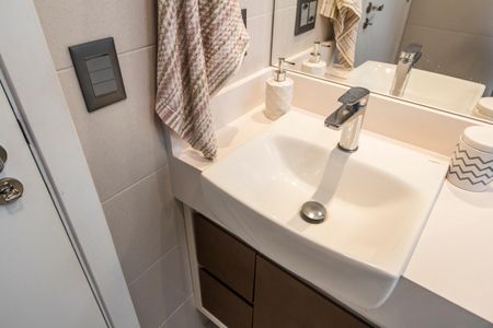 Apartamento à venda com 101m², 2 quartos e 2 vagasDetalhe do banheiro