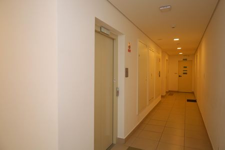 Apartamento à venda com 36m², 2 quartos e sem vagaÁrea comum - Saguão do andar