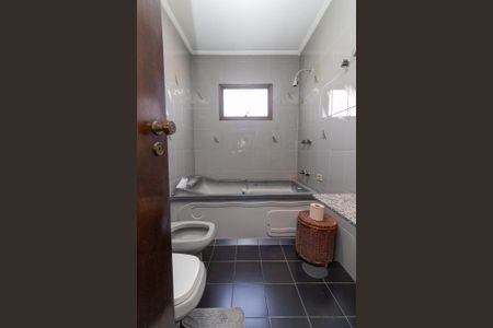 Casa à venda com 400m², 4 quartos e 5 vagasBanheiro da Suíte