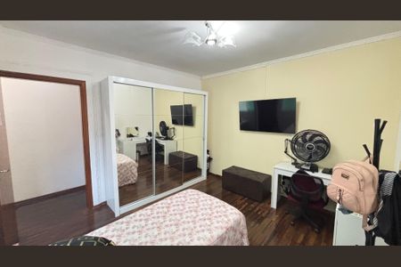 Casa à venda com 125m², 3 quartos e 6 vagas Casa à venda com 125m², 3 quartos e 6 vagasQuarto 2