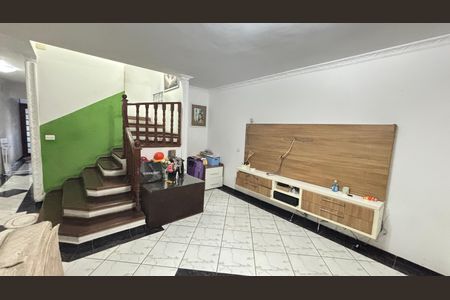 Casa à venda com 125m², 3 quartos e 6 vagas Casa à venda com 125m², 3 quartos e 6 vagasSala