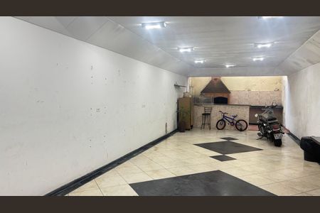 Casa à venda com 125m², 3 quartos e 6 vagas Casa à venda com 125m², 3 quartos e 6 vagasGaragem