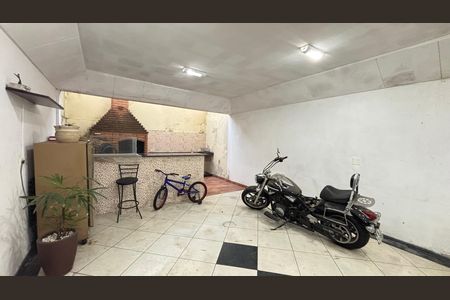 Casa à venda com 125m², 3 quartos e 6 vagas Casa à venda com 125m², 3 quartos e 6 vagasGaragem