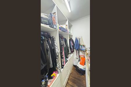 Casa à venda com 125m², 3 quartos e 6 vagas Casa à venda com 125m², 3 quartos e 6 vagasSuíte - Closet