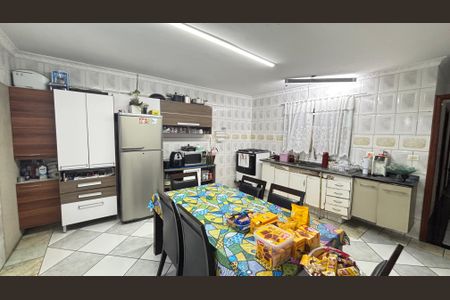 Casa à venda com 125m², 3 quartos e 6 vagas Casa à venda com 125m², 3 quartos e 6 vagasCozinha